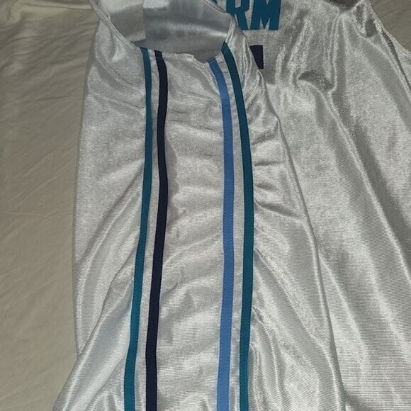 CHARLOTTE HORNETS #6 SIXTH MAN jersey XL preowned - Picture 4 of 11